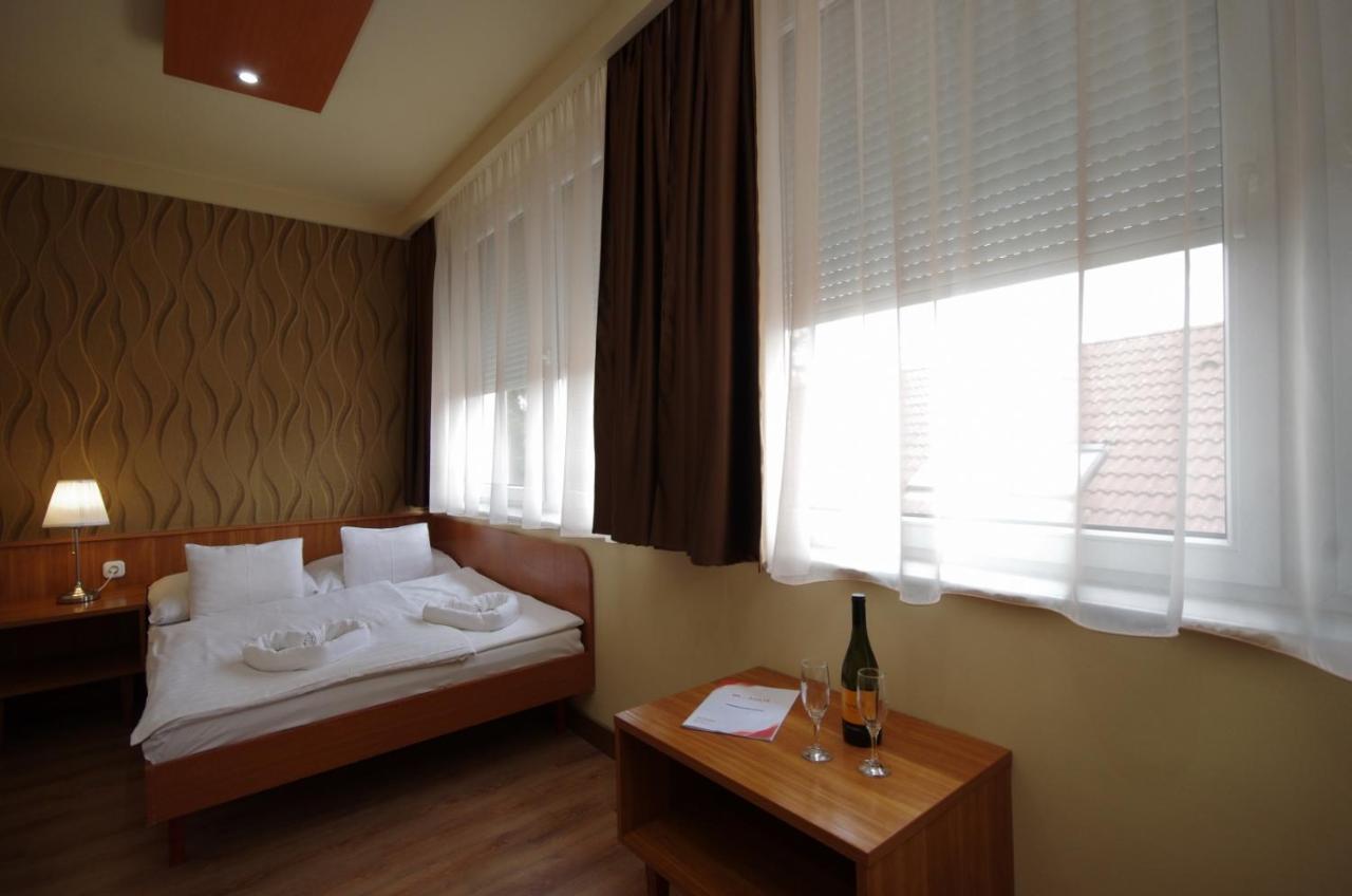 Aqua Hotel Gyula Zewnętrze zdjęcie