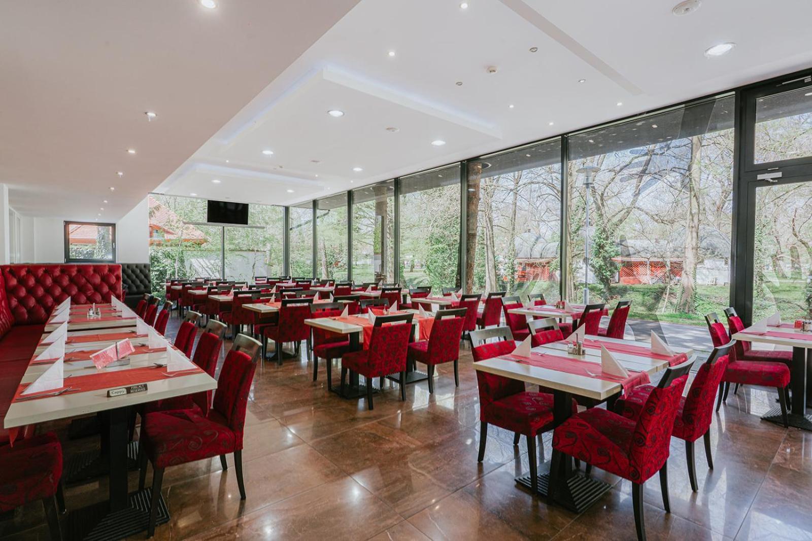 Aqua Hotel Gyula Zewnętrze zdjęcie