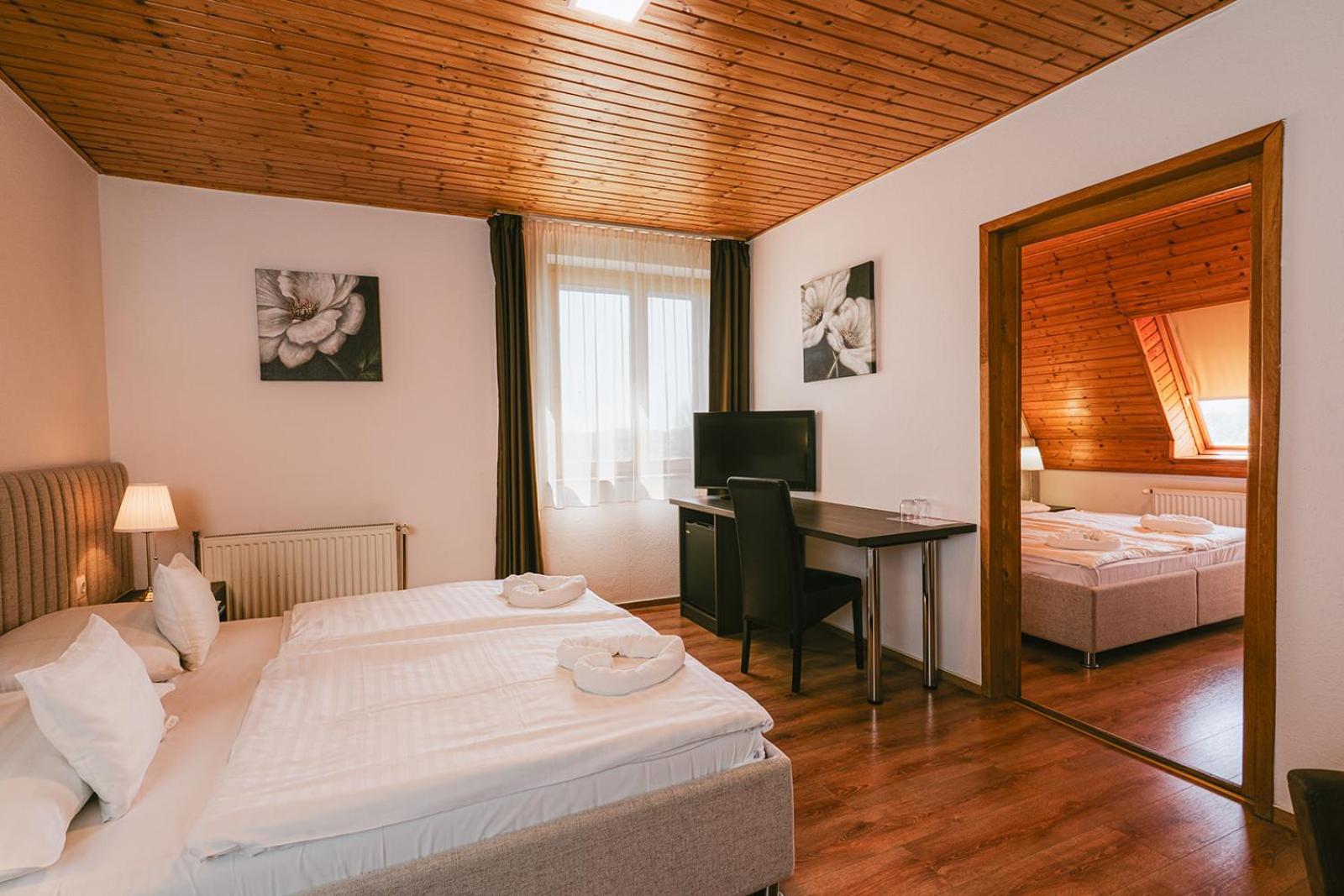 Aqua Hotel Gyula Zewnętrze zdjęcie
