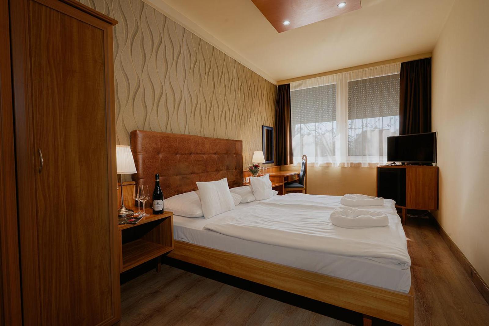 Aqua Hotel Gyula Zewnętrze zdjęcie