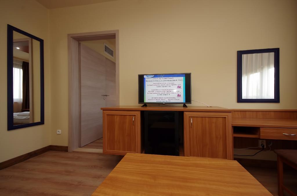 Aqua Hotel Gyula Zewnętrze zdjęcie