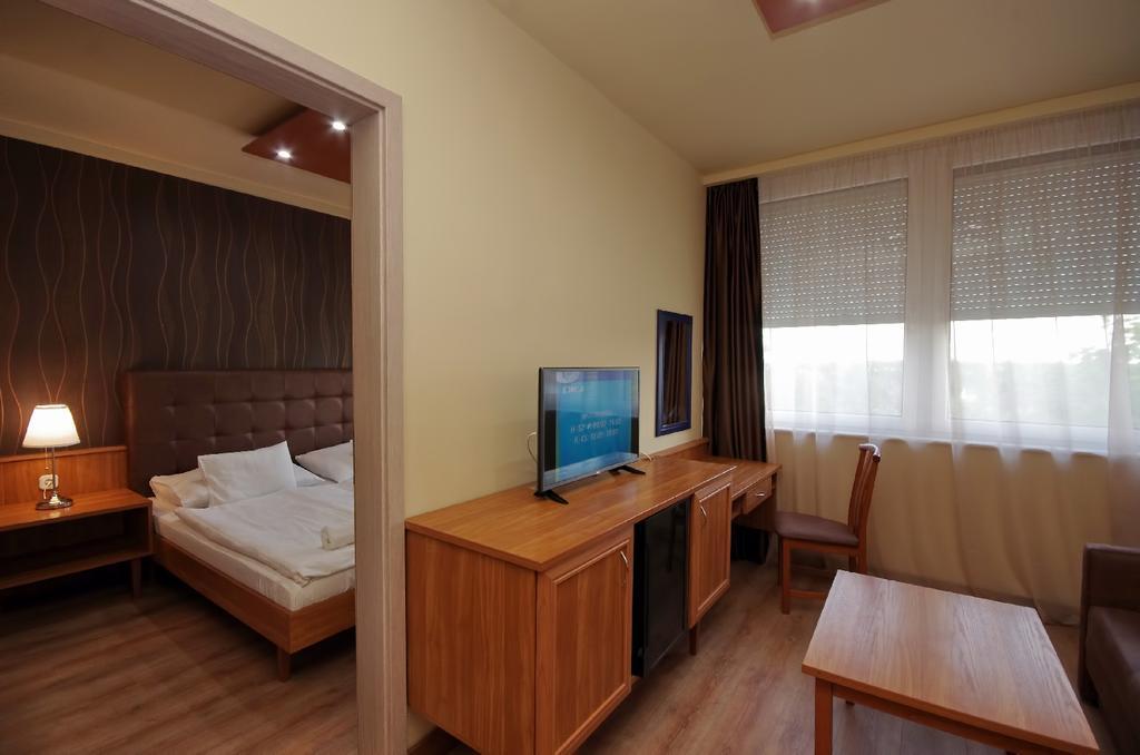 Aqua Hotel Gyula Zewnętrze zdjęcie
